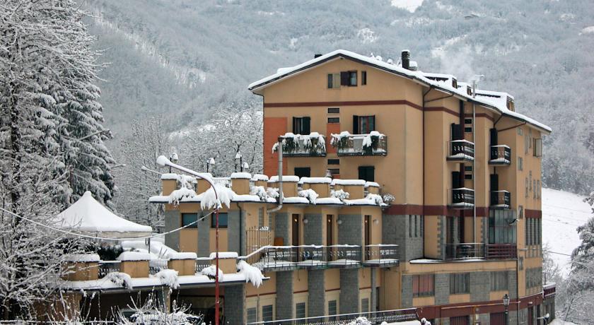 Отель Hotel Cimone