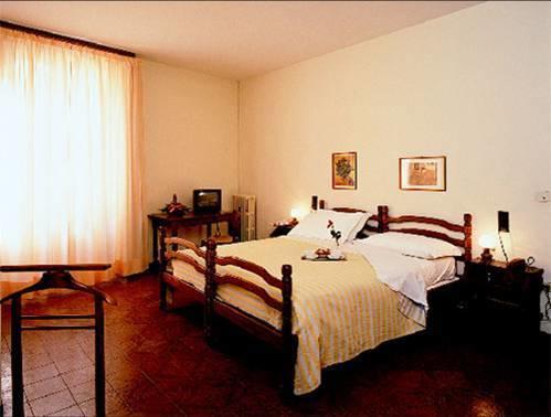 Отель Hotel De La Ville