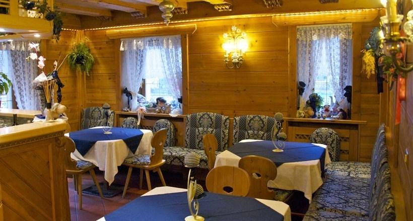Отель Albergo Genziana