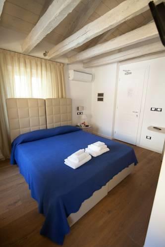 Отель Hotel Barbacan and Dependance all'Arco