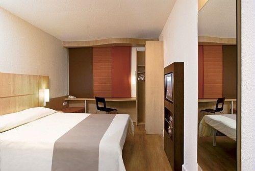 Отель Hotel Ibis Kortrijk Centrum