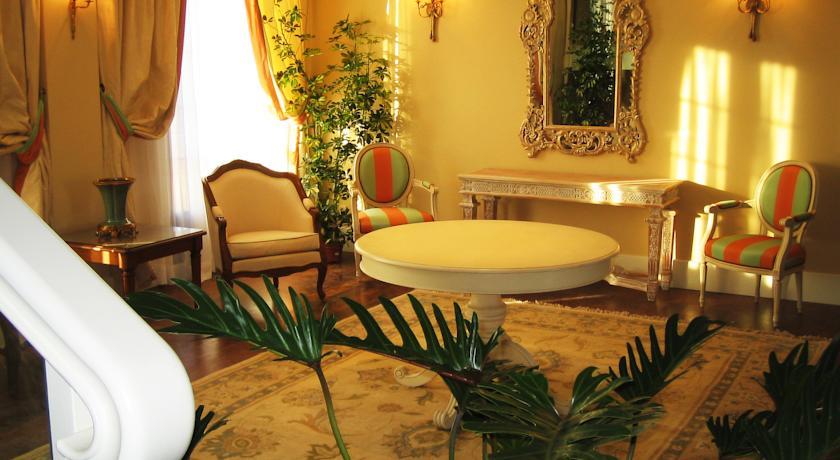 Отель Hotel Spa Villa De Alarcón