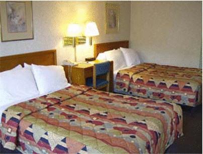 Отель Days Inn Staunton-Mint Springs
