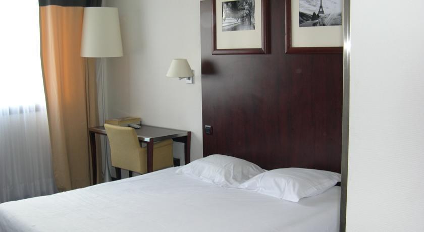 Отель Hôtel La Place
