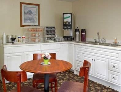 Отель Travelodge Roanoke North