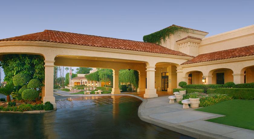 Отель Scottsdale Plaza Resort