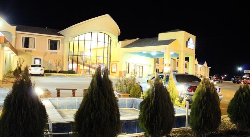Отель Days Inn and Suites - Tyler