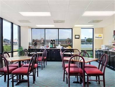 Отель Days Inn and Suites Round Rock