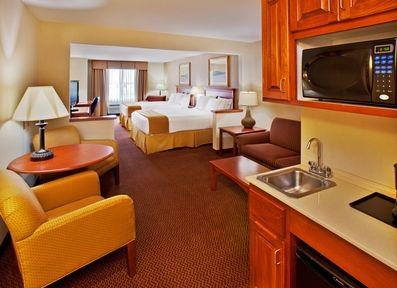 Отель Holiday Inn Express & Suites Sheldon