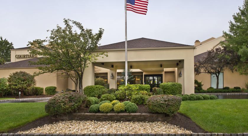 Отель Courtyard Hanover Whippany