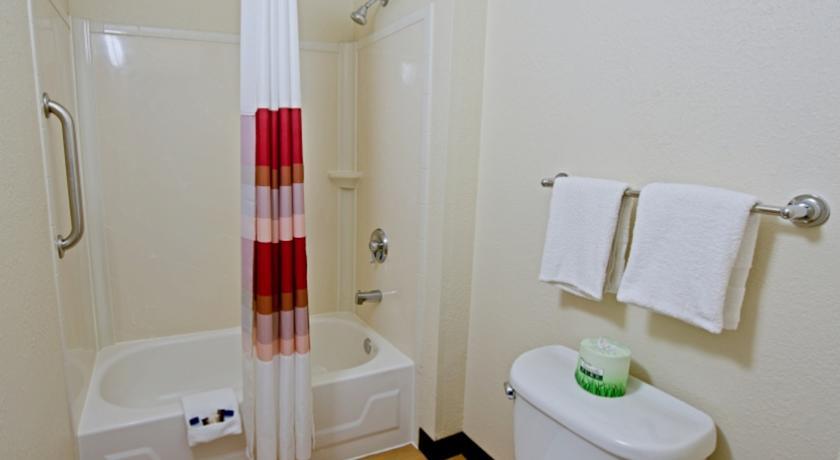 Отель Red Roof Inn Erie