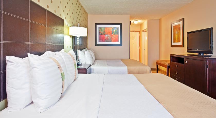 Отель Holiday Inn Bloomington