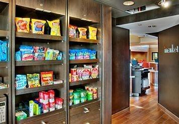 Отель Courtyard by Marriott Erie