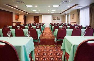 Отель Holiday Inn Express Hotel & Suites Wausau