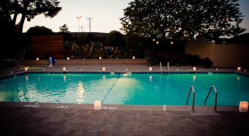Отель Carlton Oaks Country Club