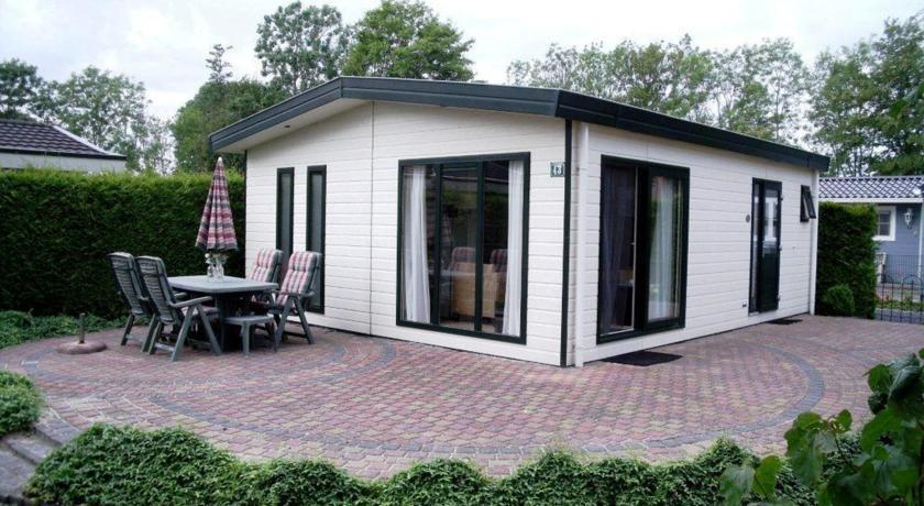 Отель Chalet Recreatiepark de Friese Wadden3