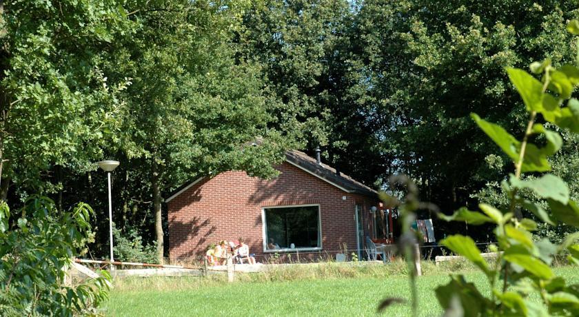 Апартаменты Holiday home Bungalowpark De PapillonI