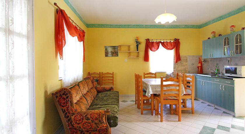 Апартаменты Holiday home Balatonszárszó 1