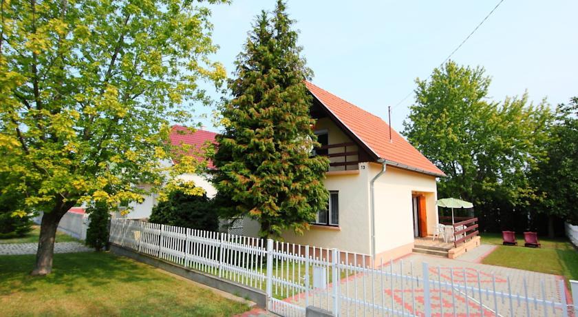 Вилла Villa Balatonszárszó 2