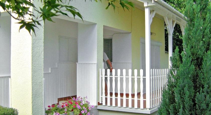 Вилла Villa Balatonszárszó 1