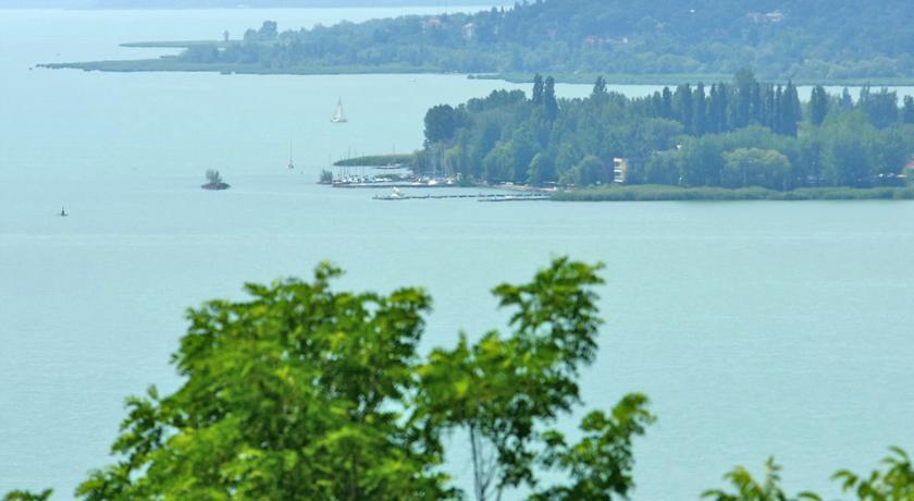 Вилла Villa Balatonfűzfő 2