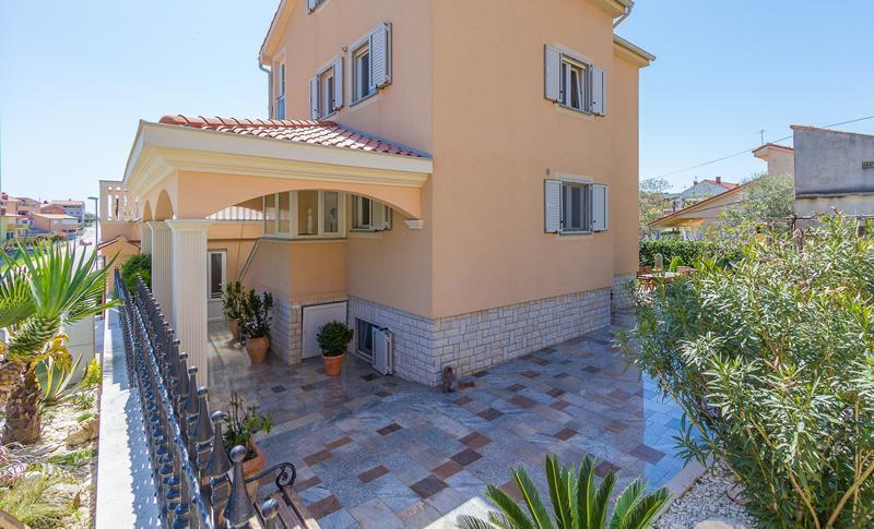 Апартаменты Apartment Davor Pul I