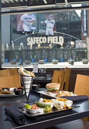 Отель Silver Cloud Hotel - Stadium