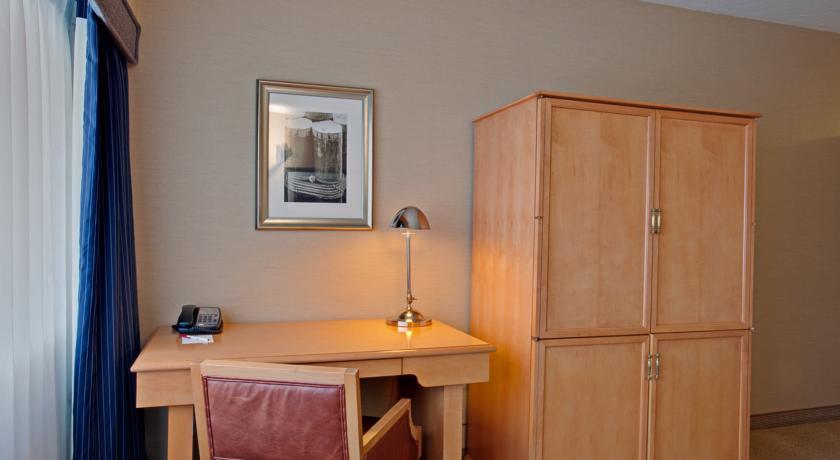 Отель Crowne Plaza Hotel Los Angeles Harbor