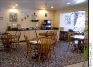 Отель Days Inn and Suites Pryor