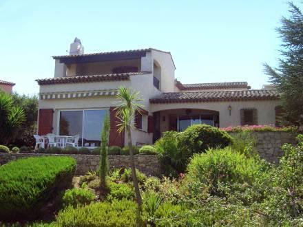 Апартаменты Holiday Home Avenue Palmiers St Aygulf