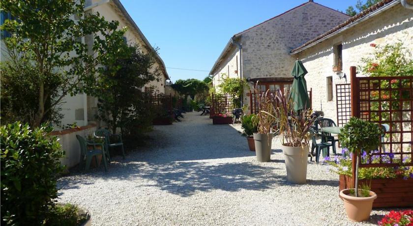 Апартаменты Holiday Home Bourrache