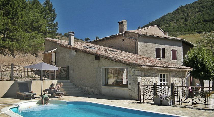 Апартаменты Holiday home Gîte Escoulin