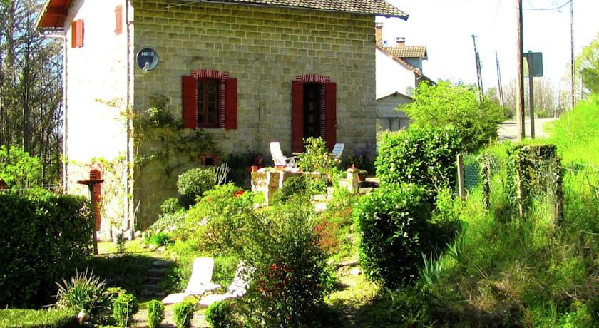 Апартаменты Holiday home Les Deux Tourterelles Rouge