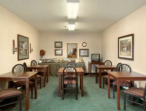 Отель Days Inn Salina