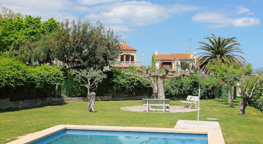 Апартаменты Holiday home Bellcaire d'Empordà