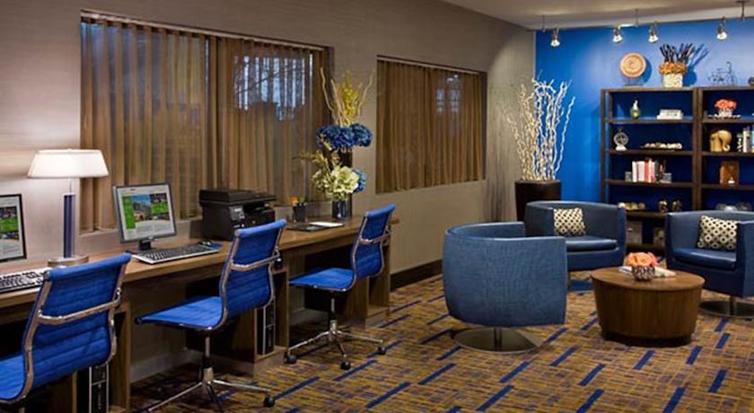 Отель Courtyard Marriott Brampton