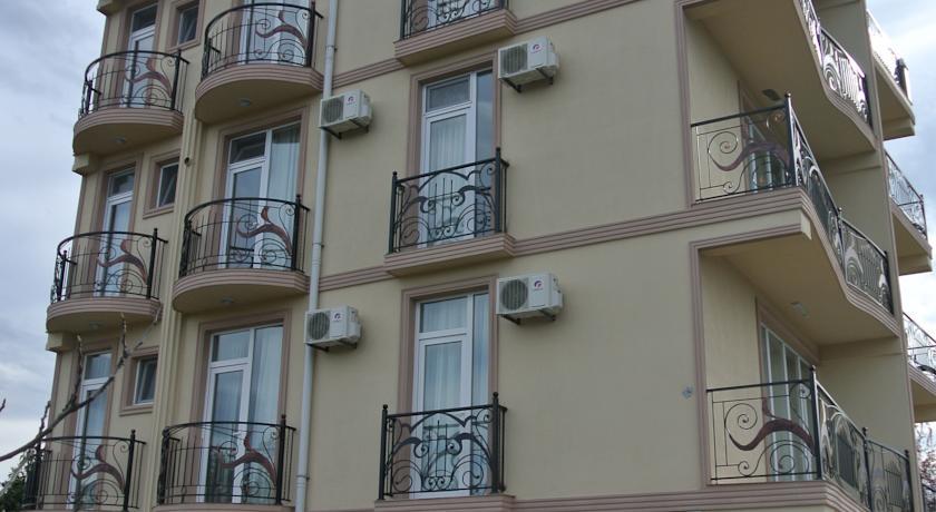 Beach House Hotel