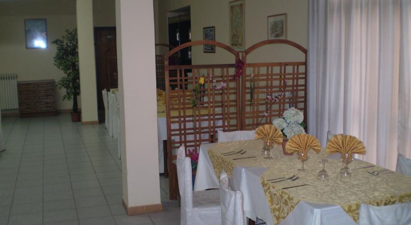 Отель Hotel Tania