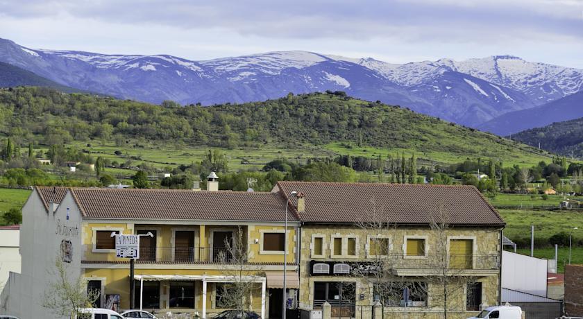 Гостевой дом Hostal Restaurante La Pineda