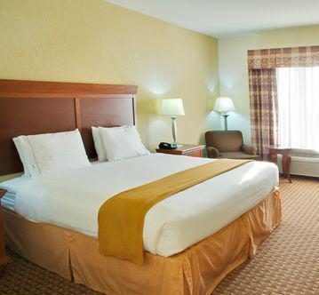 Отель Holiday Inn Express Hotel & Suites Center