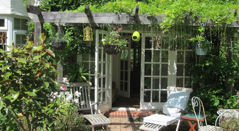 Мини-отель Smugglers B&B