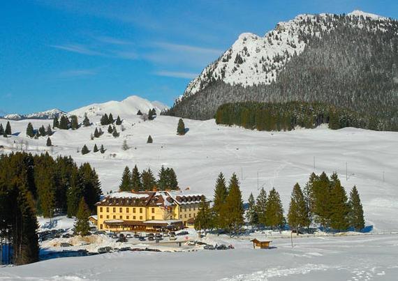 Отель Hotel Vezzena