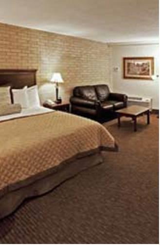 Отель Wyndham Riverfront Hotel