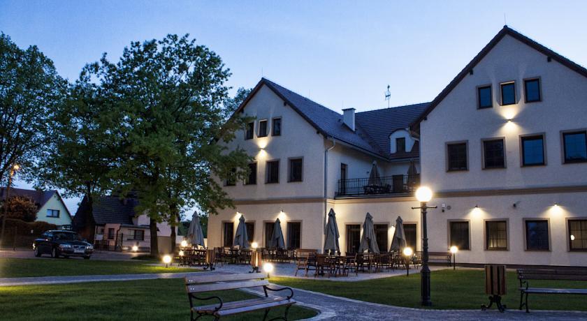 Отель Hotel Modrzewiowy Dwór