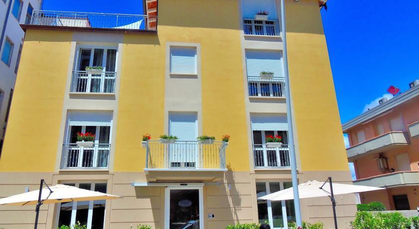 Отель Le Cirque Club Hotel