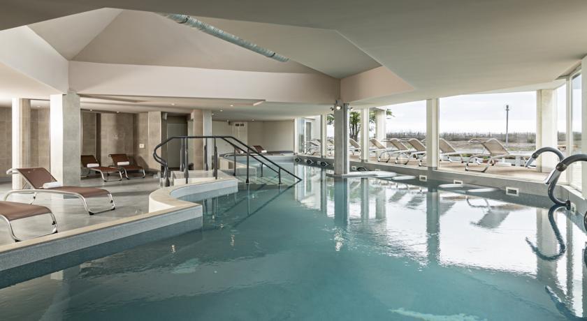 Отель Hôtel les Bains de Camargue