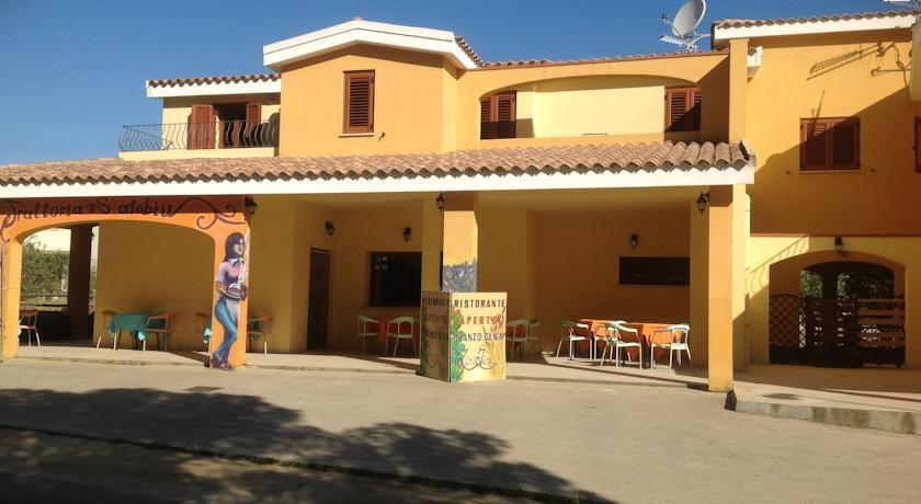 Отель Locanda S'atobiu