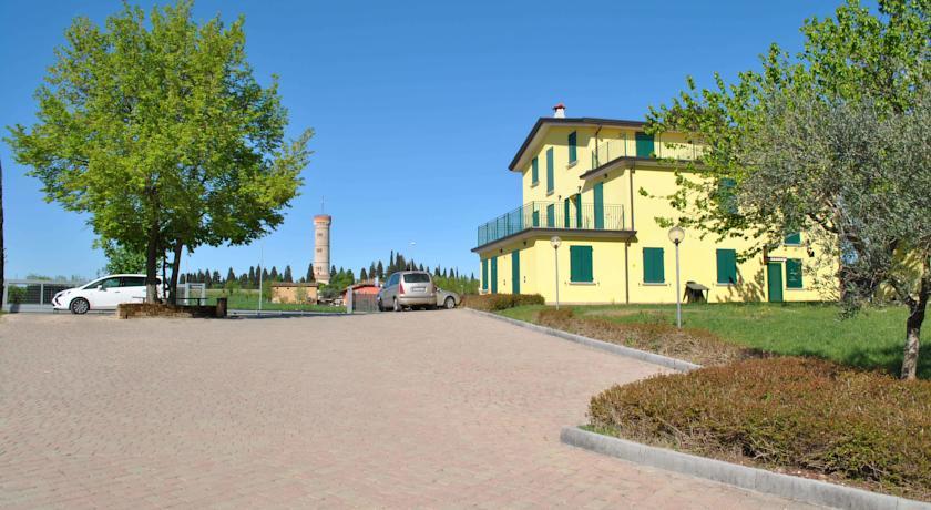 Отель Albergo Quattro Pini
