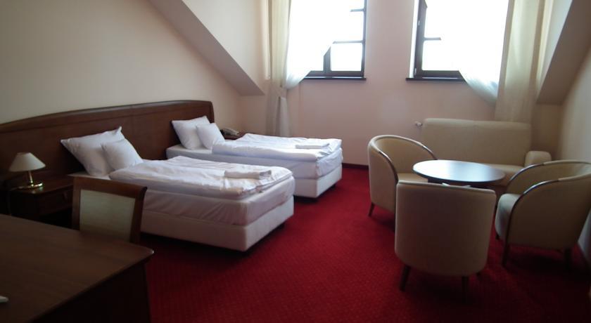 Отель Hotel Rytwiany Dworek