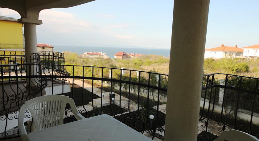 Menada Green Hills Apartments